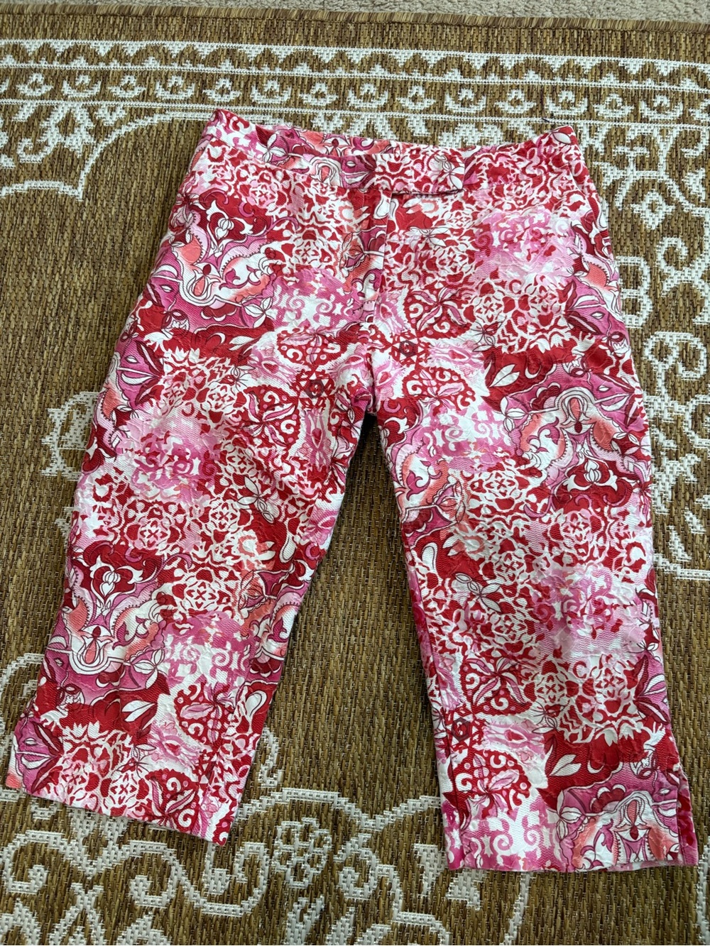 Uniform John Paul Richard White& Pink Floral capri Crop Pants Sz 10P